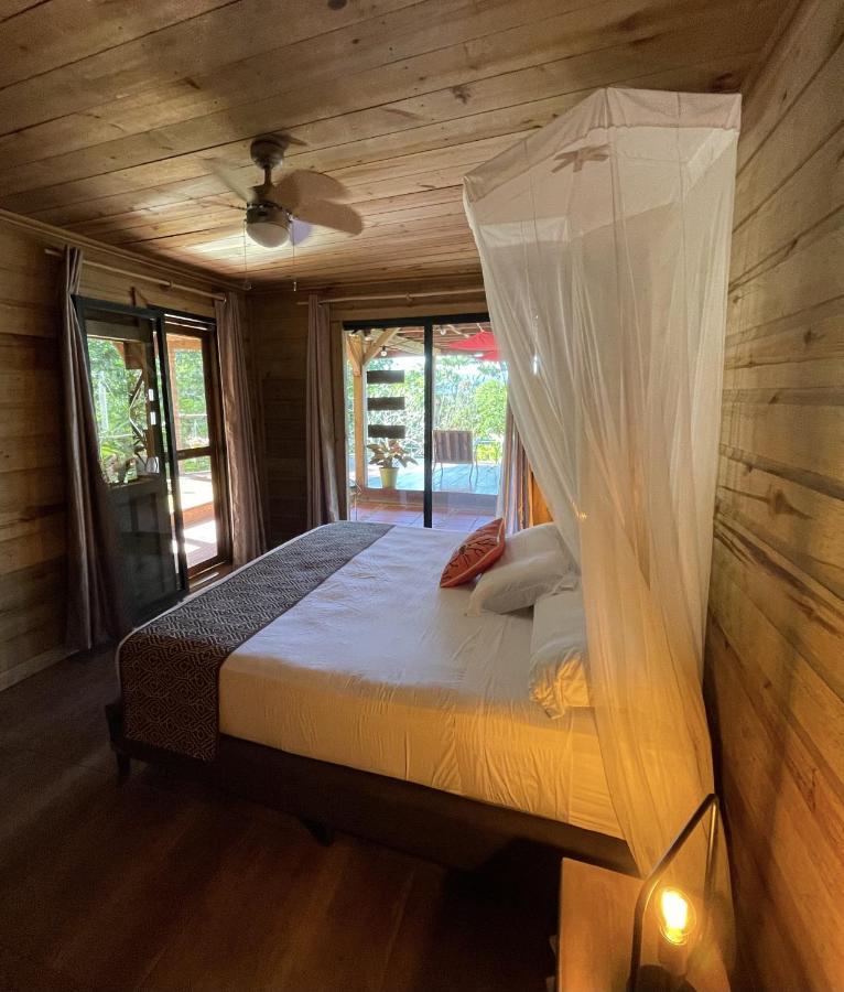 Eden Jungle Lodge 博卡斯德尔托罗 外观 照片