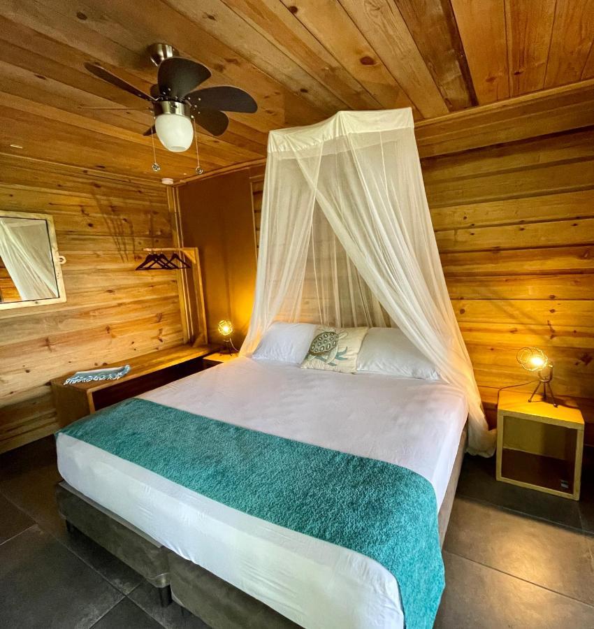 Eden Jungle Lodge 博卡斯德尔托罗 外观 照片