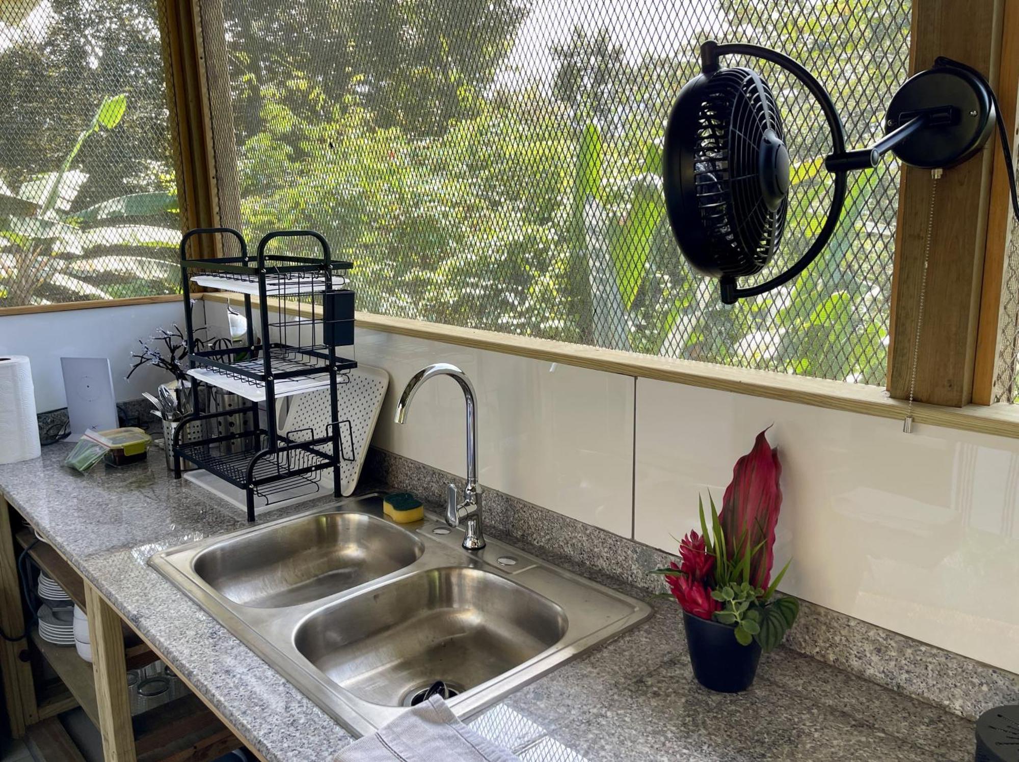 Eden Jungle Lodge 博卡斯德尔托罗 外观 照片